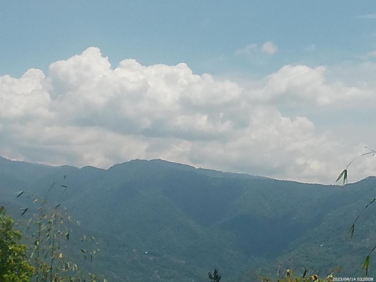 Mountain View Homestay Калимпонг Екстериор снимка